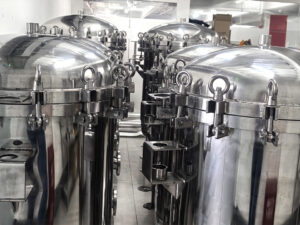 Installation de boîtiers de filtration pour les lignes de filtration des produits finis dans les brasseries